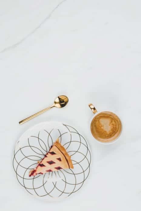 Want free feminine styled stock photos? Check out this list to get over 1,000 free stock photos to brand your blog, or re-pin for later #girlboss #femininephotos