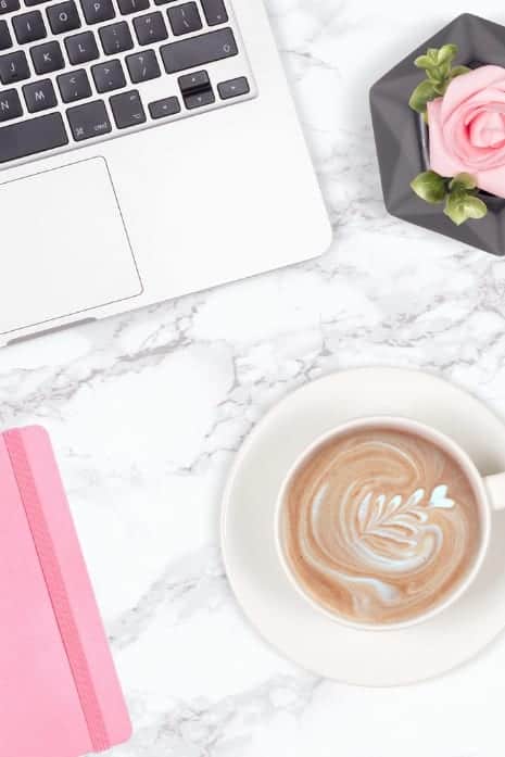 Want free feminine styled stock photos? Check out this list to get over 1,000 free stock photos to brand your blog, or re-pin for later #girlboss #femininephotos