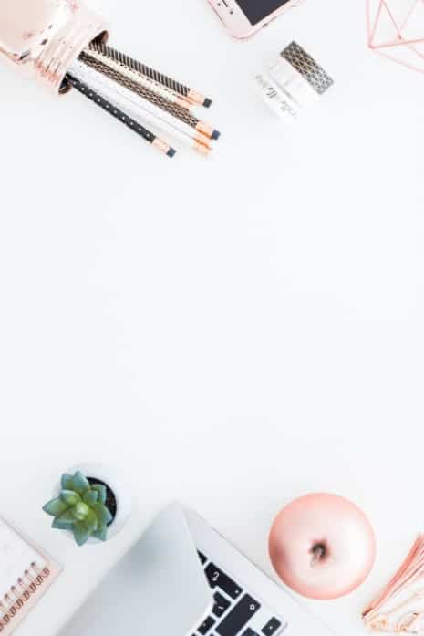 Want free feminine styled stock photos? Check out this list to get over 1,000 free stock photos to brand your blog, or re-pin for later #girlboss #femininephotos
